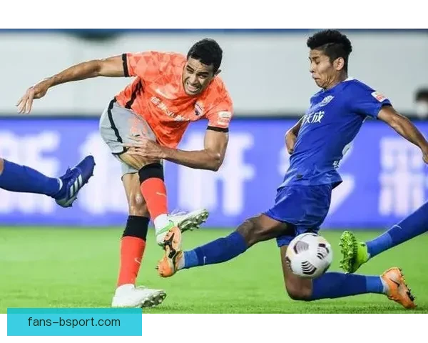 中国男足新归化球员加盟引关注 揭秘未来之星能否改变球队命运